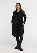 Vestido 'Lunet' – moderno, elegante y con un diseño de carácter fuerte