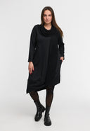 Vestido 'Lunet' – moderno, elegante y con un diseño de carácter fuerte