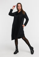 Vestido 'Lunet' – moderno, elegante y con un diseño de carácter fuerte