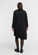 Vestido 'Lunet' – moderno, elegante y con un diseño de carácter fuerte