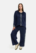 'Delina' Bluse Denim – navy, fließend & mit Print-Detail