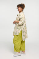 'Livia' Blusen-Tunika – leicht, figurumspielend & künstlerisch gemustert