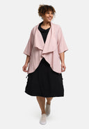 'Veya' takki – laskeutuva, pehmeä ja elegantin rento