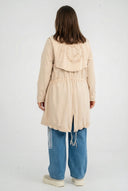 'Livia' Overgangsparka – blød, detaljerig & moderne